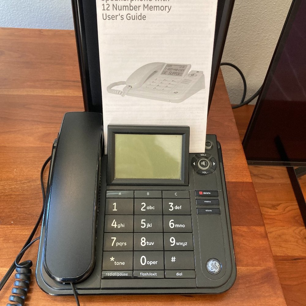 GE Corded Speaker phone adjustable tilt screen 13 number memory large buttons.